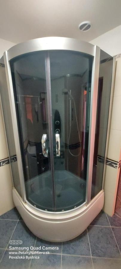 Wolf Apartman Pokojne Ubytovanie V Povazskej Bystrici Ticha Lokalita S Parkovanim Vsade Blizko Vhodne Pre Pracovne Cesty Turistiku Aj Oddych Plne Vybavena Kuchyna โปวาซกา บริสตริซา ภายนอก รูปภาพ