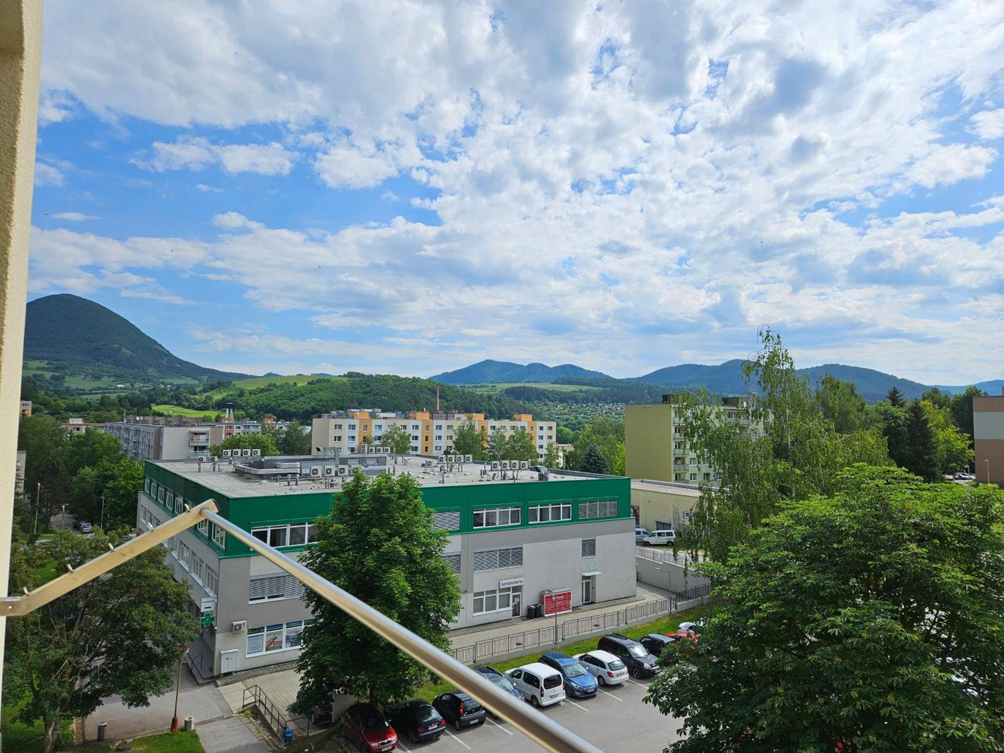 Wolf Apartman Pokojne Ubytovanie V Povazskej Bystrici Ticha Lokalita S Parkovanim Vsade Blizko Vhodne Pre Pracovne Cesty Turistiku Aj Oddych Plne Vybavena Kuchyna โปวาซกา บริสตริซา ภายนอก รูปภาพ