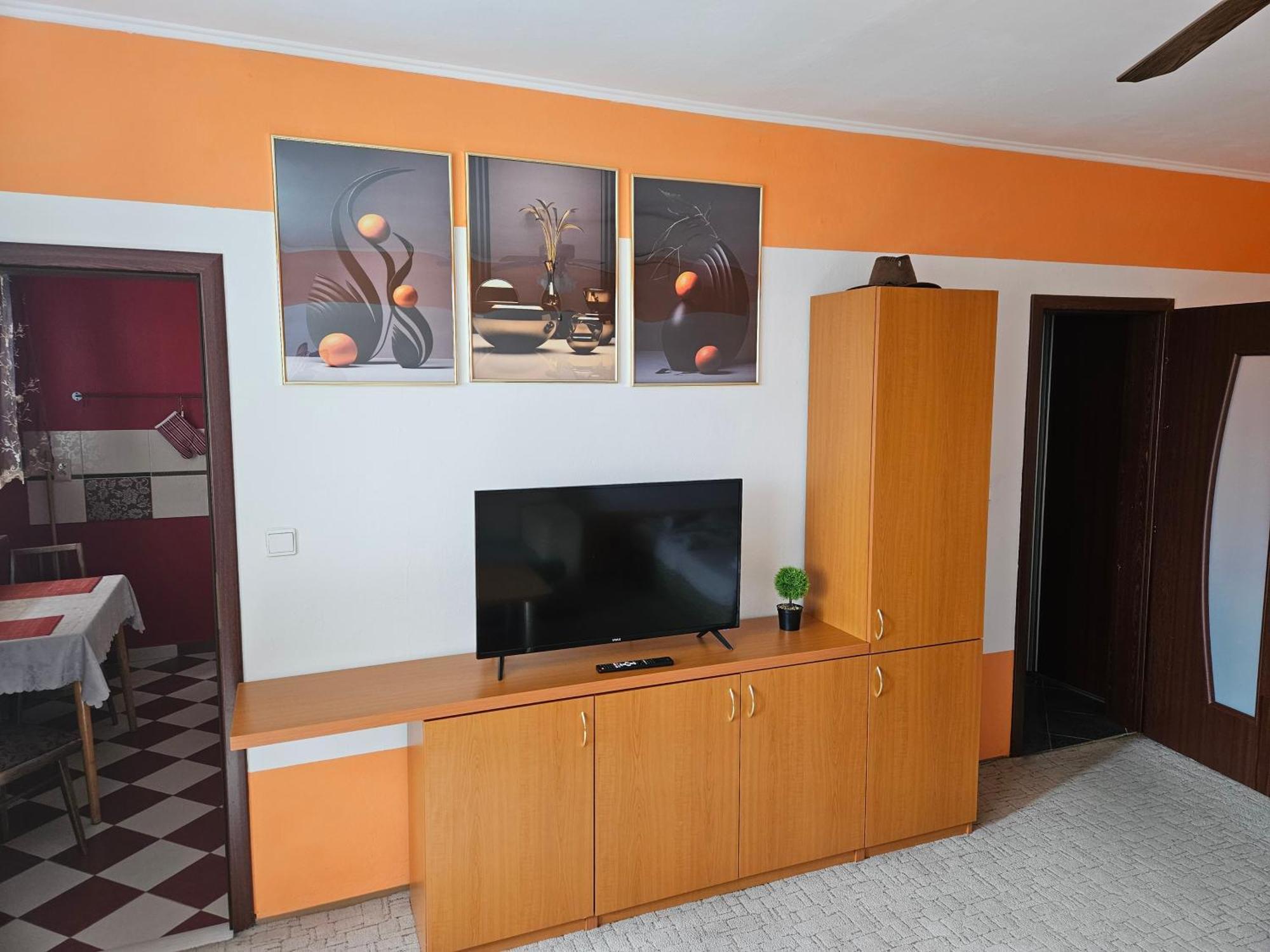 Wolf Apartman Pokojne Ubytovanie V Povazskej Bystrici Ticha Lokalita S Parkovanim Vsade Blizko Vhodne Pre Pracovne Cesty Turistiku Aj Oddych Plne Vybavena Kuchyna โปวาซกา บริสตริซา ภายนอก รูปภาพ