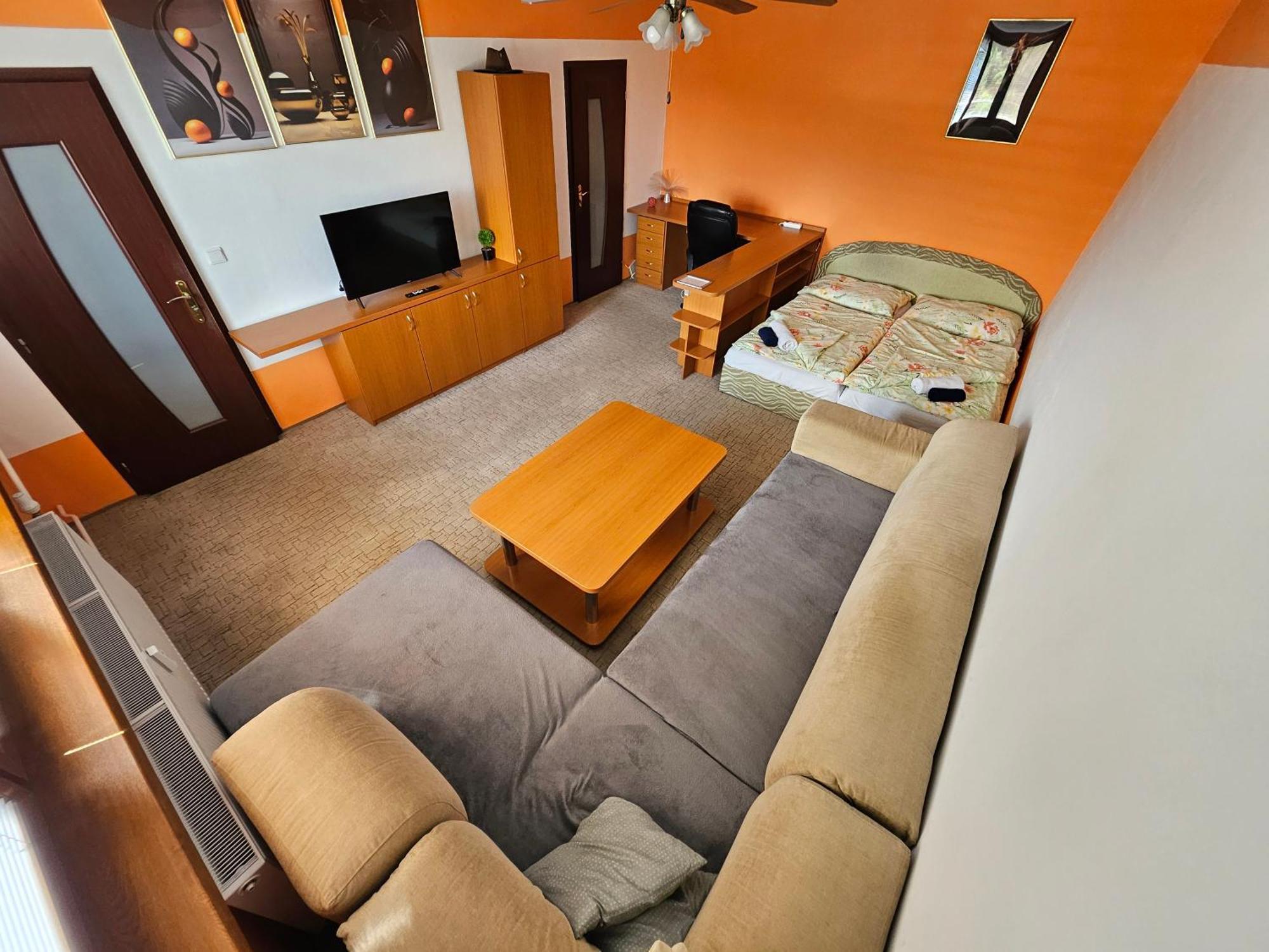 Wolf Apartman Pokojne Ubytovanie V Povazskej Bystrici Ticha Lokalita S Parkovanim Vsade Blizko Vhodne Pre Pracovne Cesty Turistiku Aj Oddych Plne Vybavena Kuchyna โปวาซกา บริสตริซา ภายนอก รูปภาพ