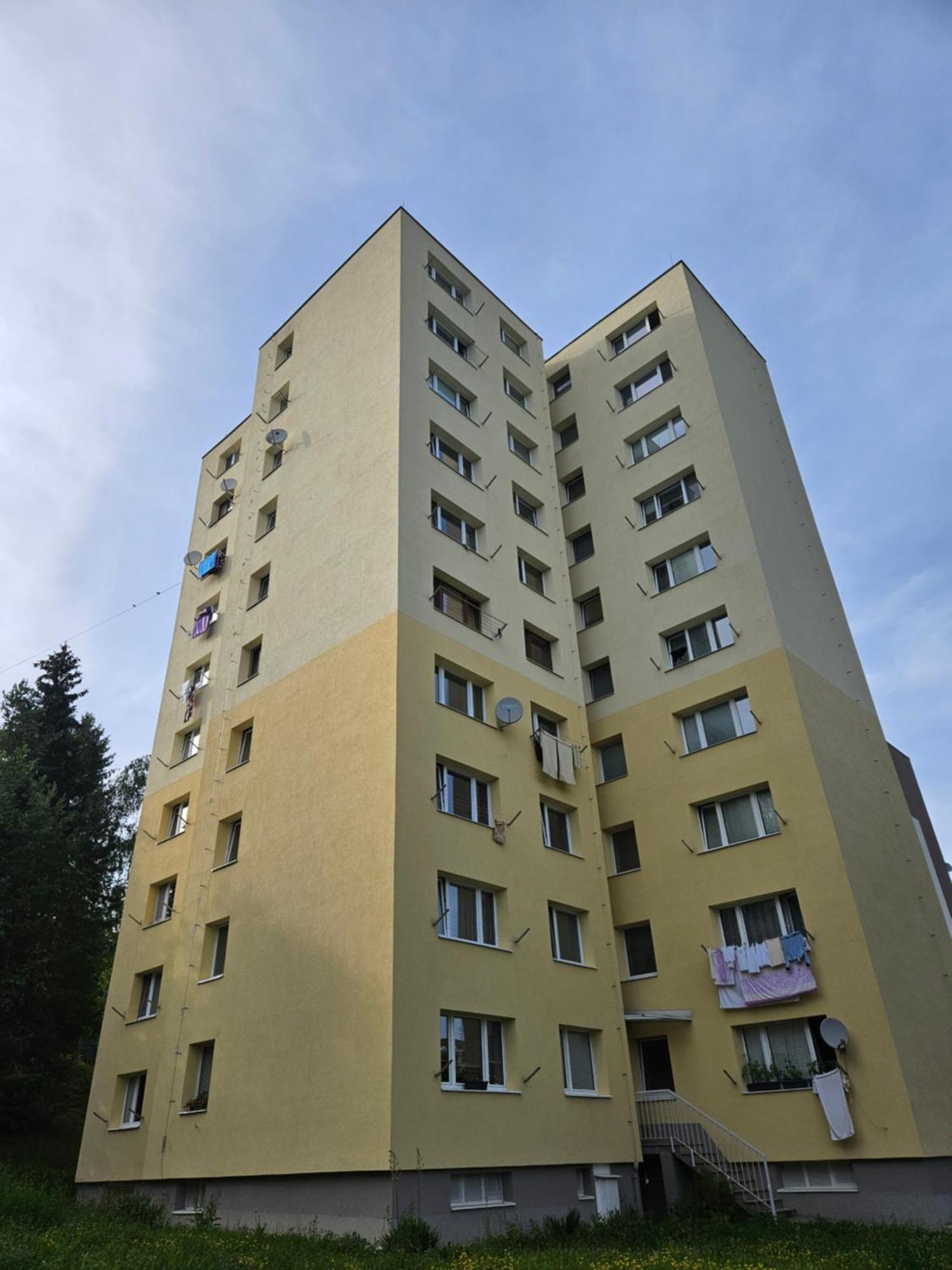 Wolf Apartman Pokojne Ubytovanie V Povazskej Bystrici Ticha Lokalita S Parkovanim Vsade Blizko Vhodne Pre Pracovne Cesty Turistiku Aj Oddych Plne Vybavena Kuchyna โปวาซกา บริสตริซา ภายนอก รูปภาพ